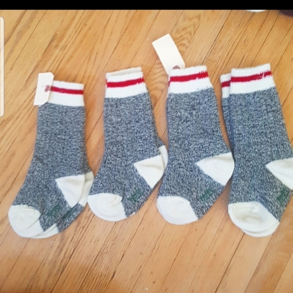 8 NEW Pairs of Kid's Cabin Socks - Picture 3 of 4